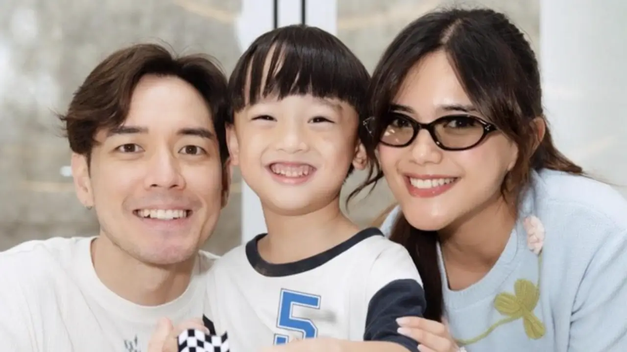 Foto berasama Audi Marissa, Anthony Xie dan anak