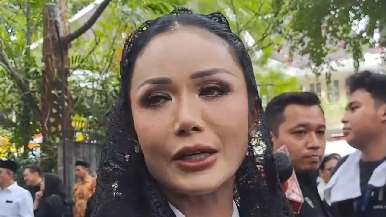 Krisdayanti saat ditemui di rumah duka Guruh Soekarnoputra