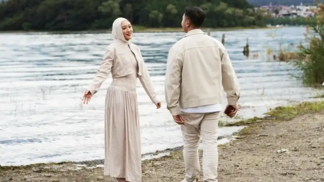 Lanskap Terbuka Tepi Danau Konsep Prewedding Puteri Modiyanti