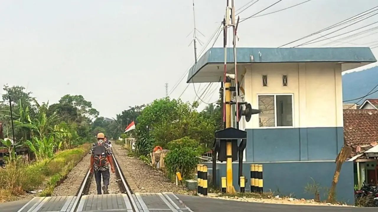 Palang Pintu Rel Kereta di Karangtengah Sukabumi