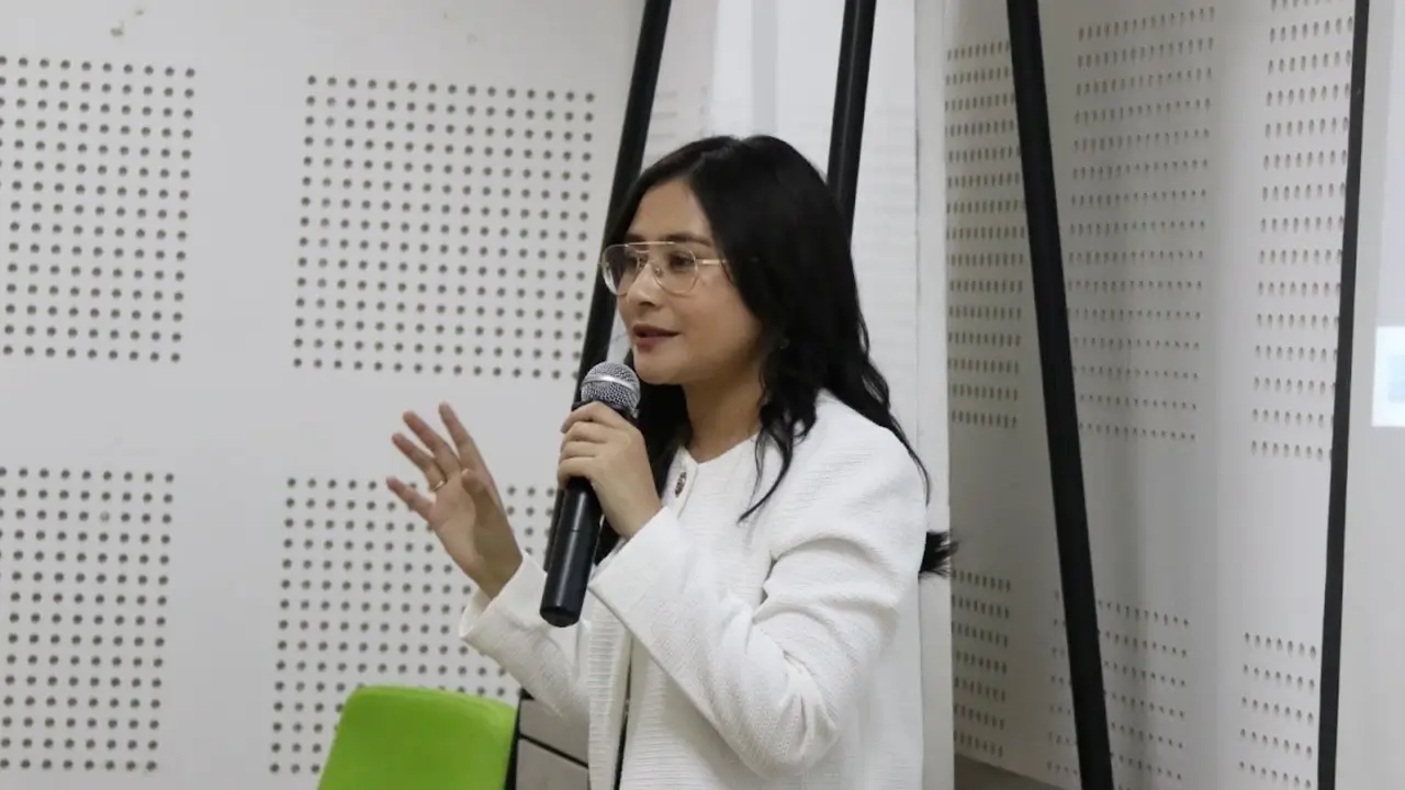 Prilly Latuconsina Kembali Mengajar Sebagai Dosen Praktisi