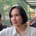 Diwarnai Isu Dugaan Perselingkuhan, Sara Wijayanto Bungkam Di Sidang Cerai Perdana Dengan Demian Aditya