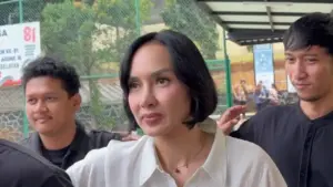 Diwarnai Isu Dugaan Perselingkuhan, Sara Wijayanto Bungkam Di Sidang Cerai Perdana Dengan Demian Aditya