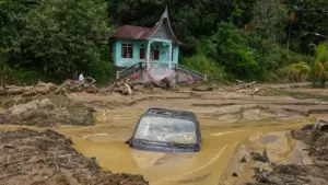 Banjir Bandang Kota Padang Terjang 3 Kecamatan dan 6 Kelurahan