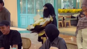 Egy Maulana Vikri Dapat Buket Bunga Spesial Dari Ummi Pipik Usai Juara FIFA ASEAN Cup 2026