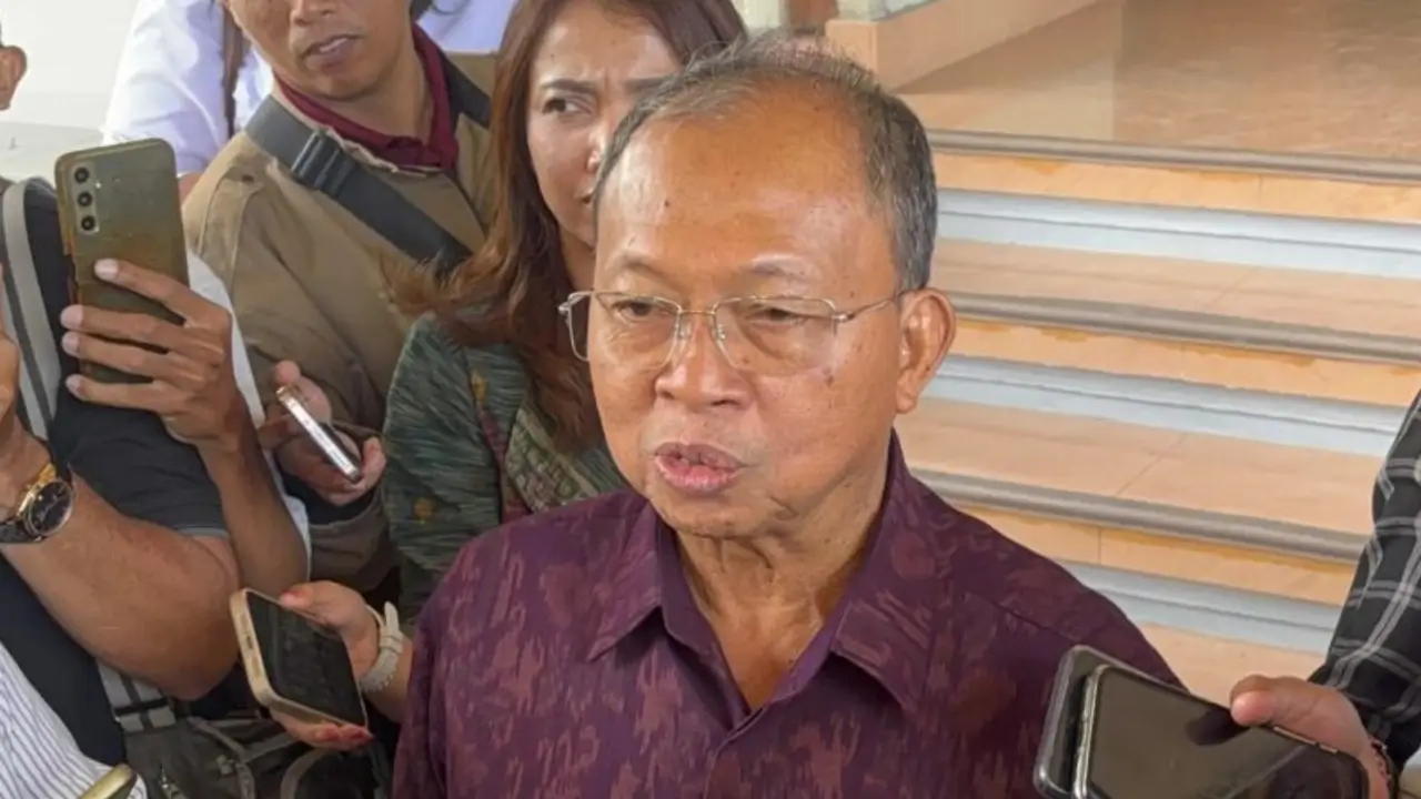 Gubernur Bali Wayan Koster
