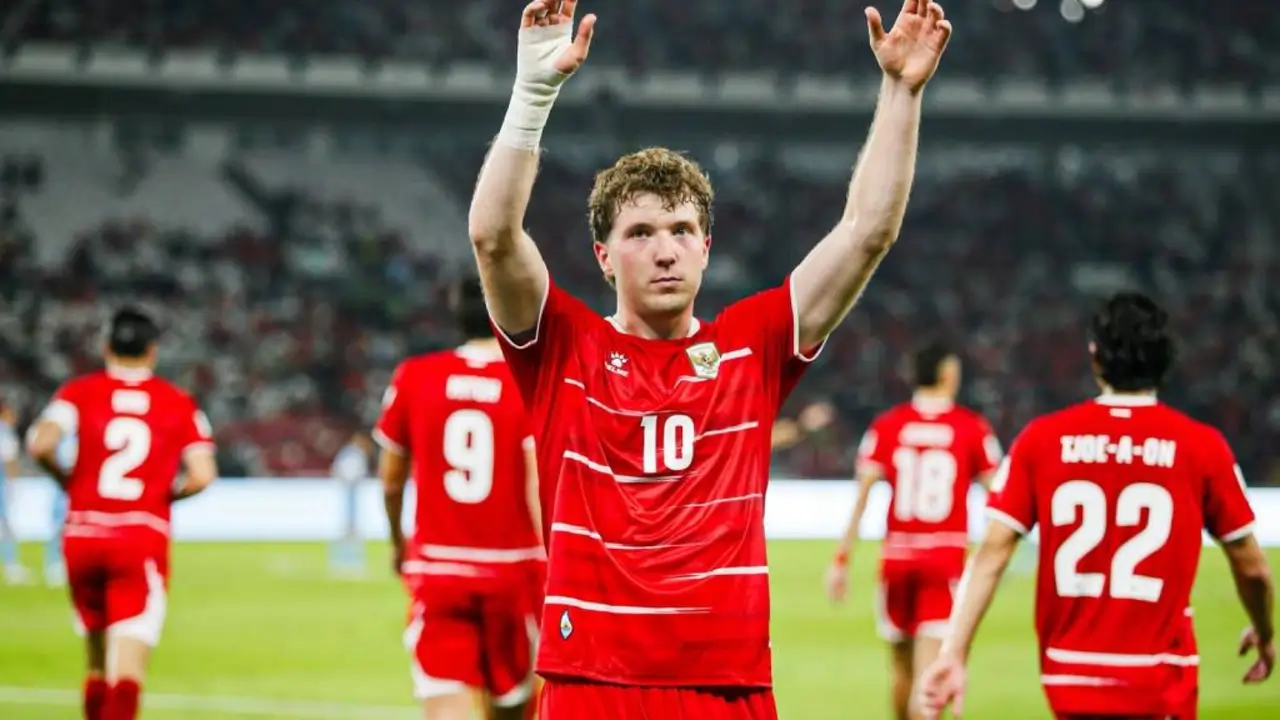 Ole Romeny bermain bersama Timnas Indonesia