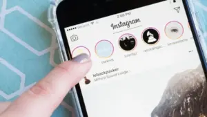 Karakter Kepribadian Orang yang Rajin Lihat Story Tapi Jarang Posting