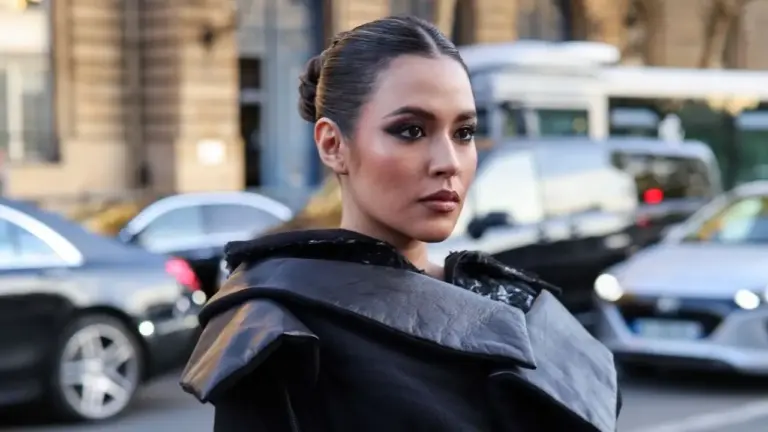 Penampilan Raisa di Paris Fashion Week Curi Perhatian Dengan Warna Hitam