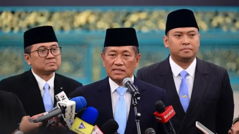 Presiden Prabowo Subianto Panggil Mendikti Saintek Dan Gubernur URI Ke Istana