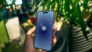 Ciri Orang yang Selalu Pilih Wallpaper HP Polos Menurut Psikologi